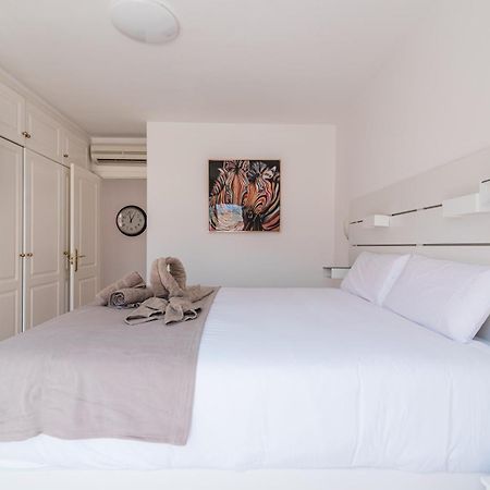 Comfortable 4-Bedroom Villa With Private Gardens Costa Adeje  Bagian luar foto