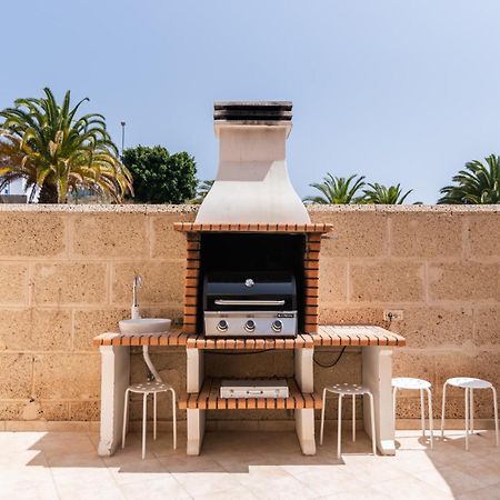 Comfortable 4-Bedroom Villa With Private Gardens Costa Adeje  Bagian luar foto