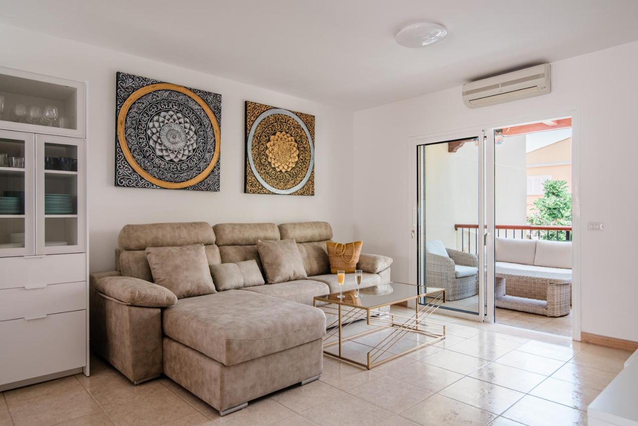 Comfortable 4-Bedroom Villa With Private Gardens Costa Adeje  Bagian luar foto