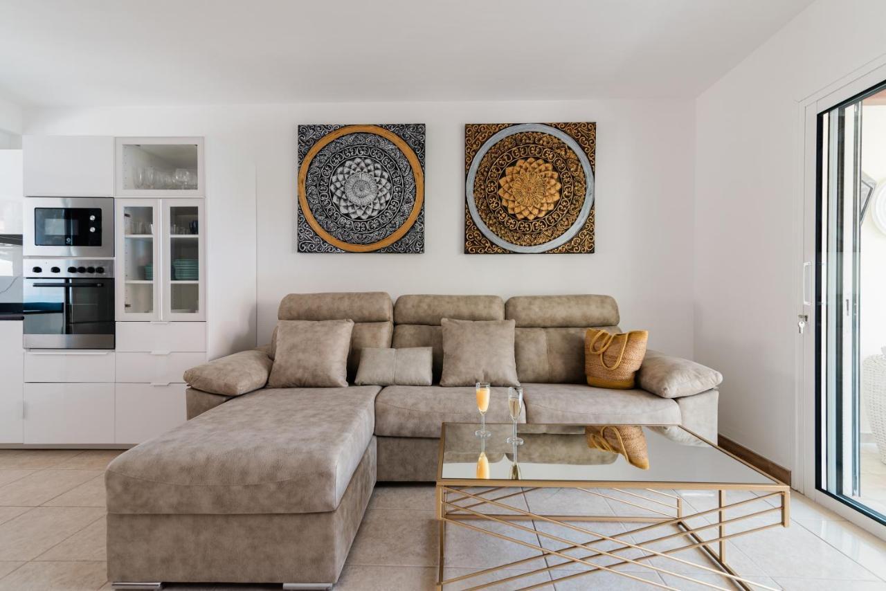 Comfortable 4-Bedroom Villa With Private Gardens Costa Adeje  Bagian luar foto