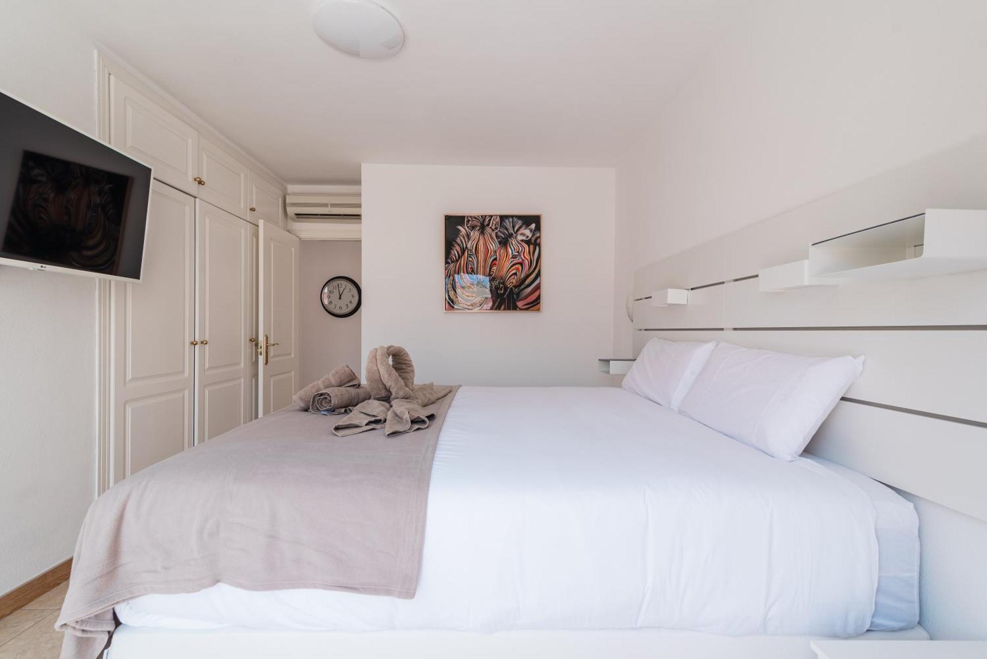 Comfortable 4-Bedroom Villa With Private Gardens Costa Adeje  Bagian luar foto