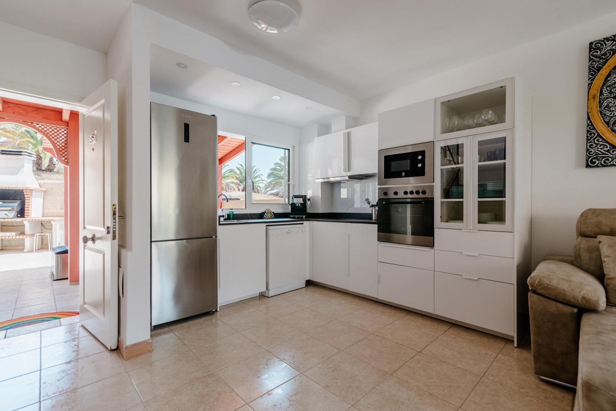 Comfortable 4-Bedroom Villa With Private Gardens Costa Adeje  Bagian luar foto