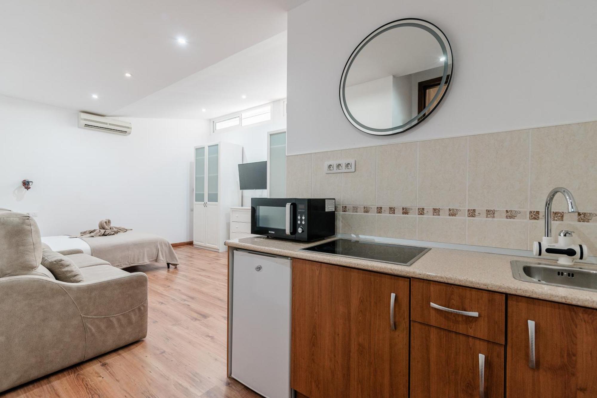 Comfortable 4-Bedroom Villa With Private Gardens Costa Adeje  Bagian luar foto