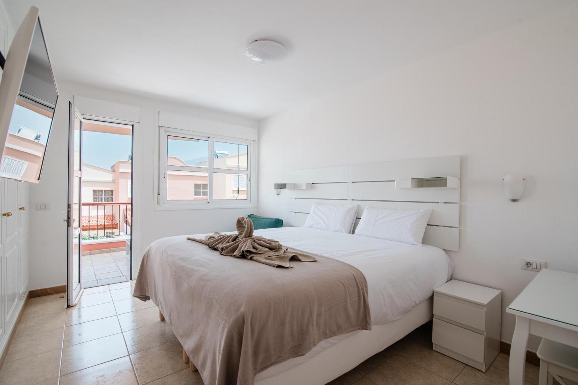 Comfortable 4-Bedroom Villa With Private Gardens Costa Adeje  Bagian luar foto