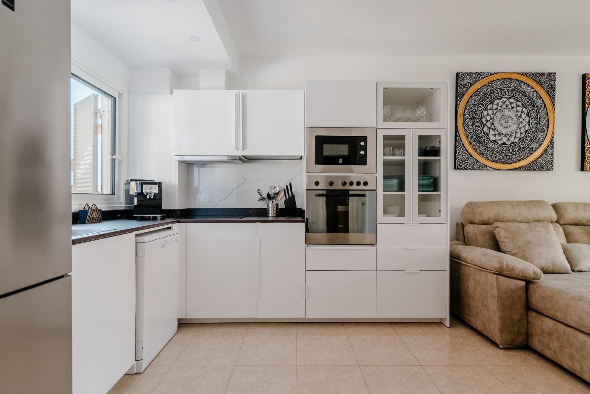 Comfortable 4-Bedroom Villa With Private Gardens Costa Adeje  Bagian luar foto