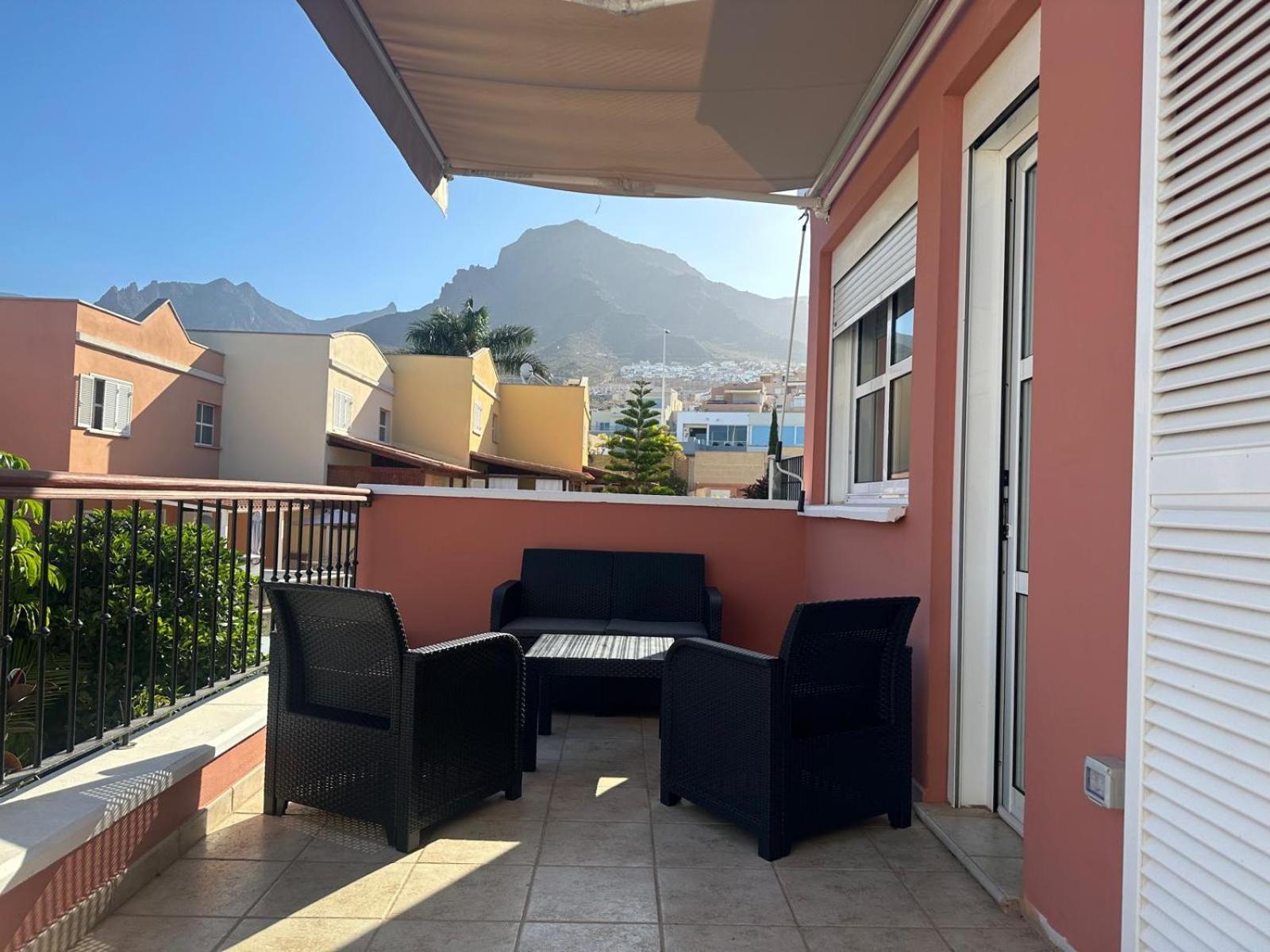 Comfortable 4-Bedroom Villa With Private Gardens Costa Adeje  Bagian luar foto